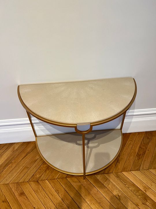 Halfmoon console in cream shagreen Andrew Martin Andrew Martin à Paris